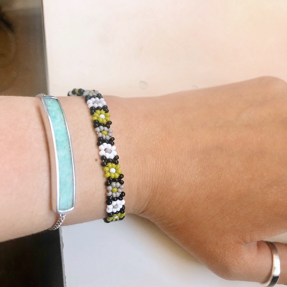 Seed beaded daisy chain bracelet